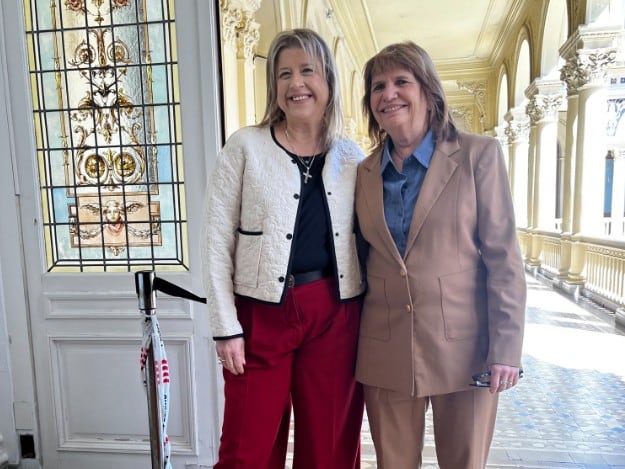 Alejandra Monteoliva y Patricia Bullrich (Foto: @Tatiscorciapino)