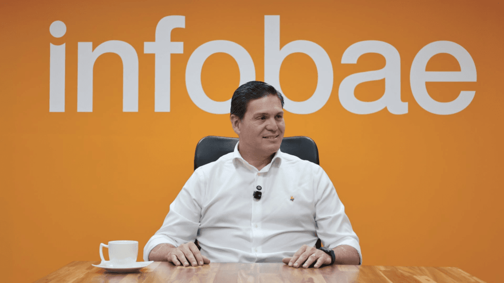 Juan Carlos Pinzón celebró la llegada de Jairo Clopatofsky a su equipo de campaña, al asegurar que su amplia experiencia política y su compromiso con los retos sociales - crédito Infobae Colombia
