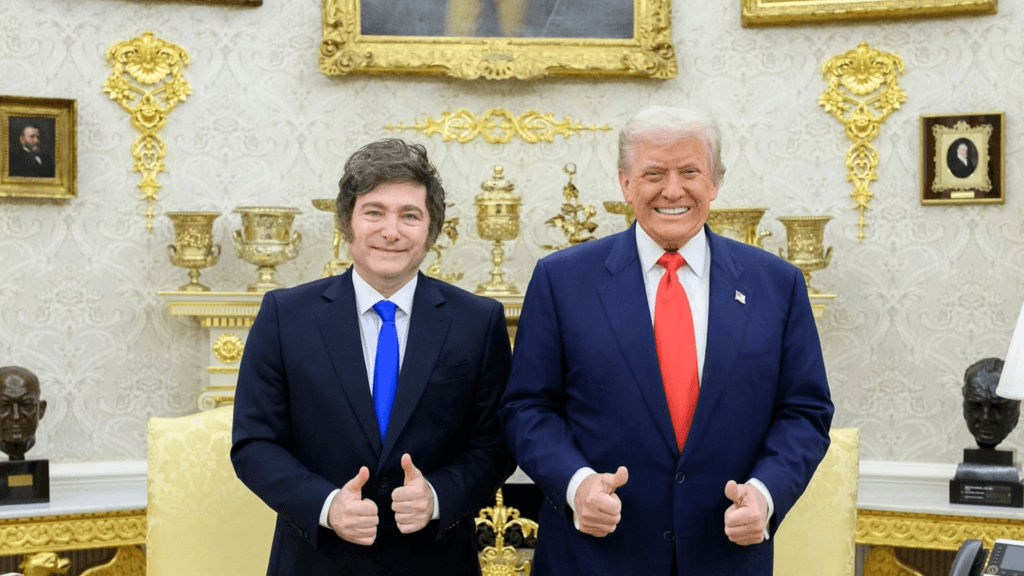 Javier Milei y Donald Trump en el Salón Oval, (Casa Blanca, Washington)
