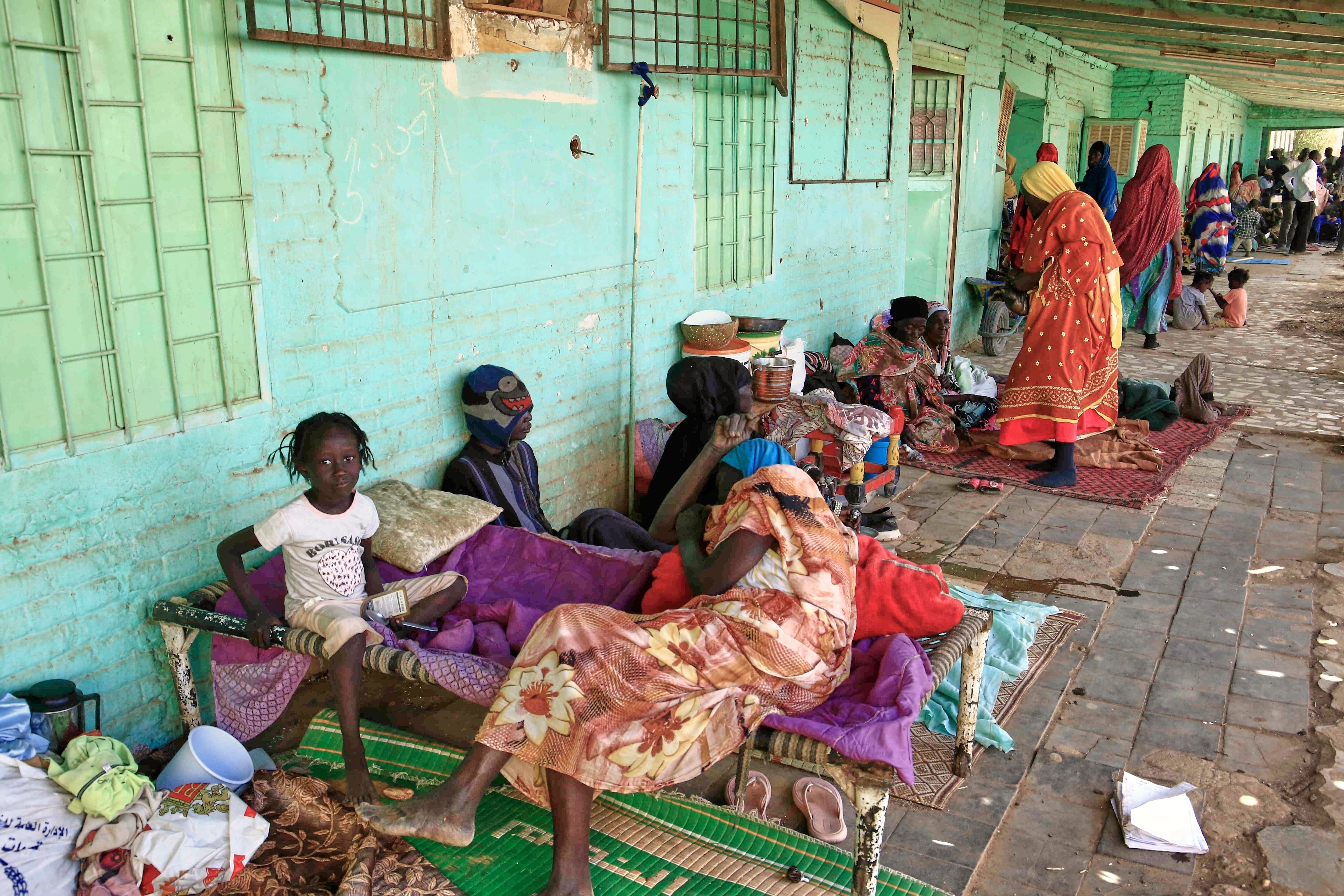 Familias desplazadas por el conflicto en Omdurmán, Sudán, el 23 de marzo del 2025. (AP foto)