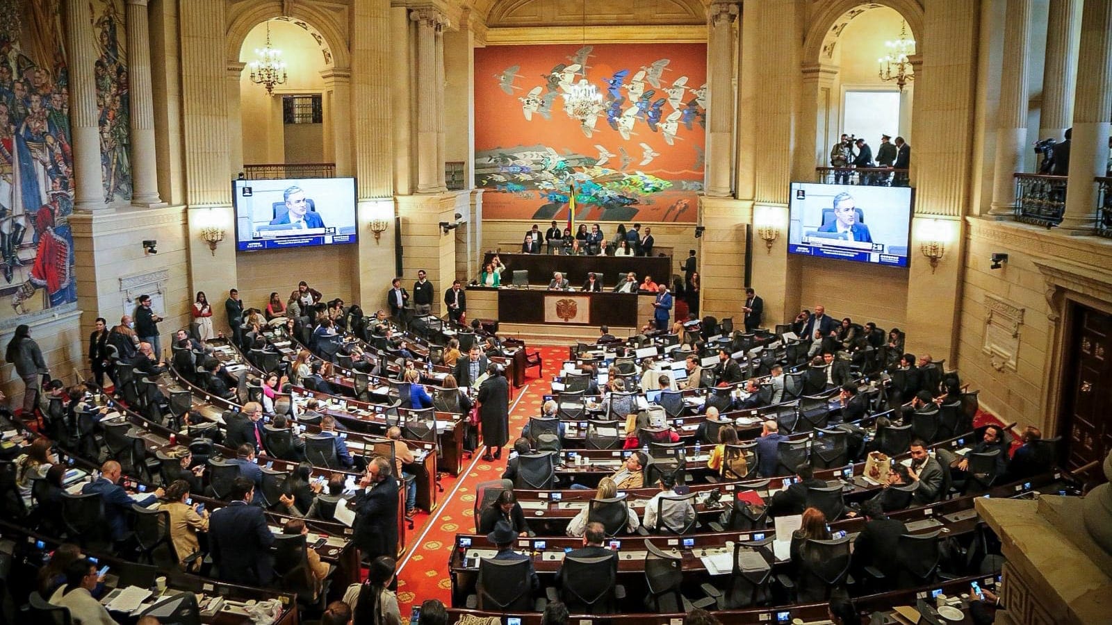 El Gobierno y el Congreso aceleran un plan B ante la agonía de la reforma tributaria