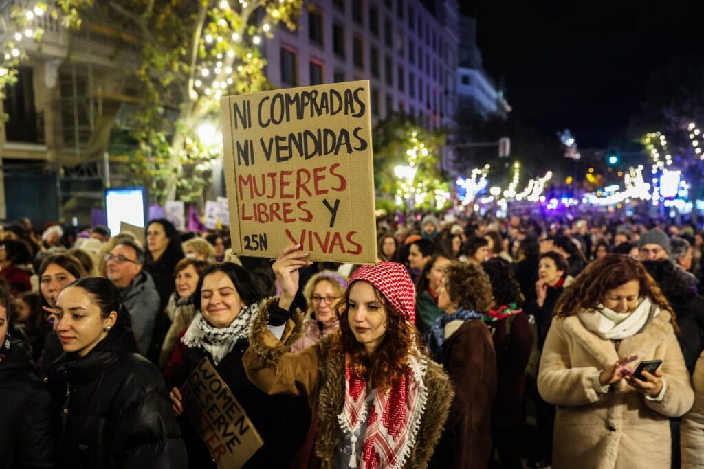 Cabecera de la manifestación del 25-N en Madrid convocada por la Comisión 8M.