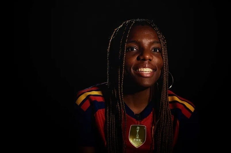 De la patera al estrellato: la inspiradora historia de Edna Imade, la nueva jugadora de la Roja