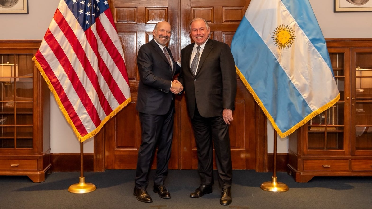 El excanciller Gerardo Werthein y el secretario de Comercio de EEUU, Howard Lutnick, durante un encuentro en Washington, (Estados Unidos)