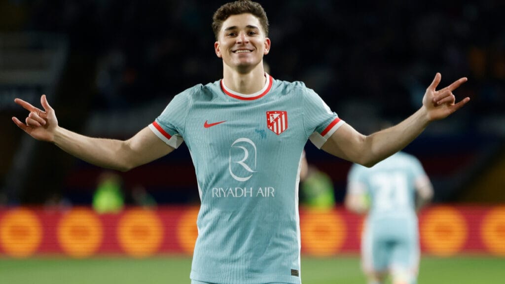 Julián Alvarez en el foco