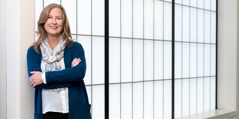 Kate Adams, consejera general de Apple, anuncia su retiro tras liderar el área legal desde 2017