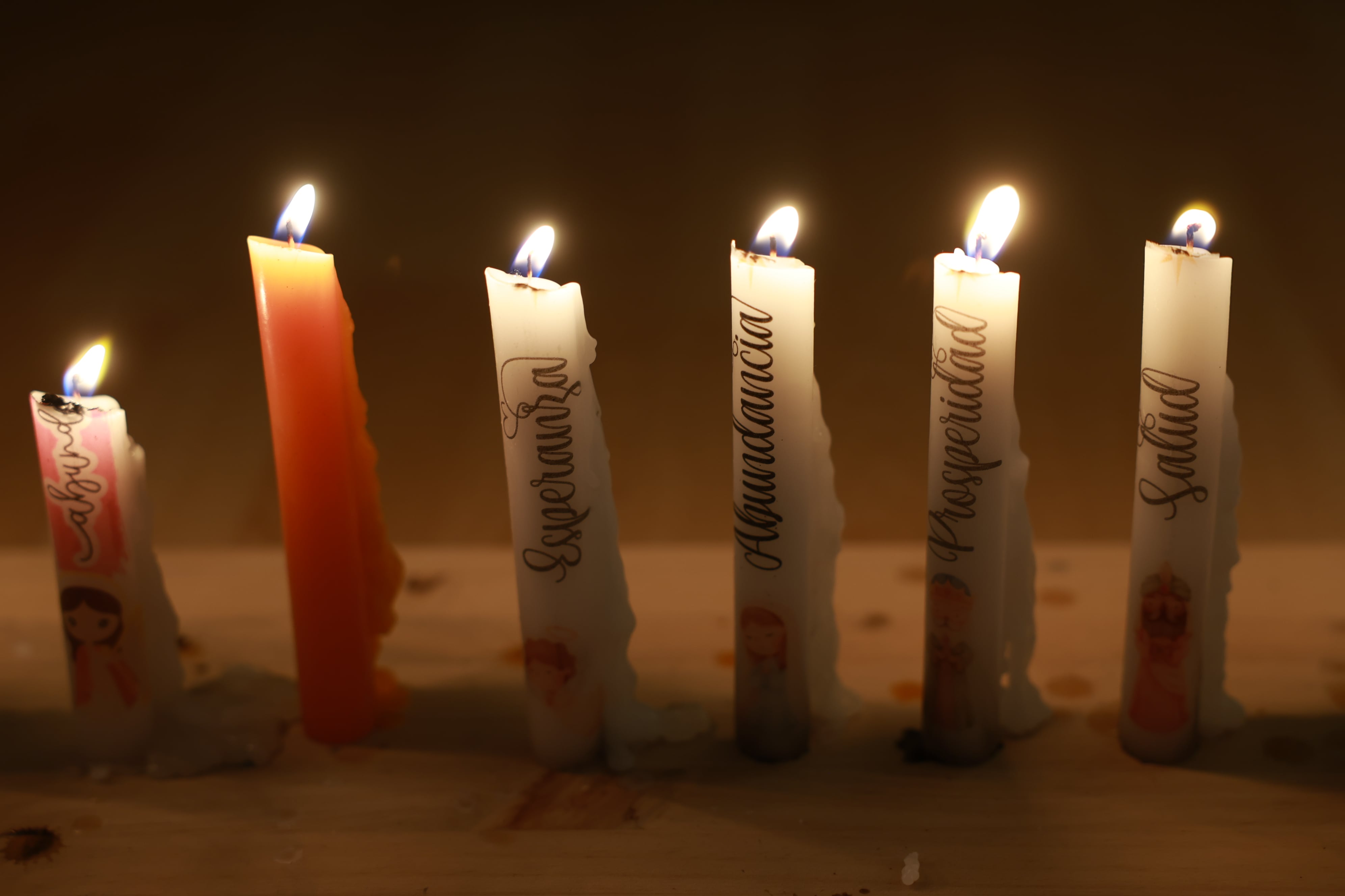 Las velas encendidas este 7 de diciembre por las familias colombianas Ruiz Ortega, Bonilla Oliveros y Noreña Molina.