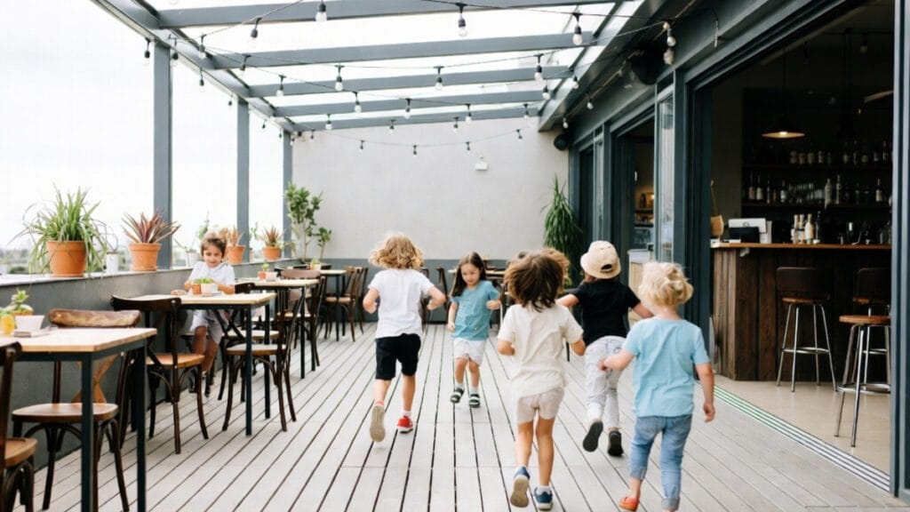 La sorprendente propuesta de un bar para acabar con los niños molestos: "Que luego les aguanten en casa”