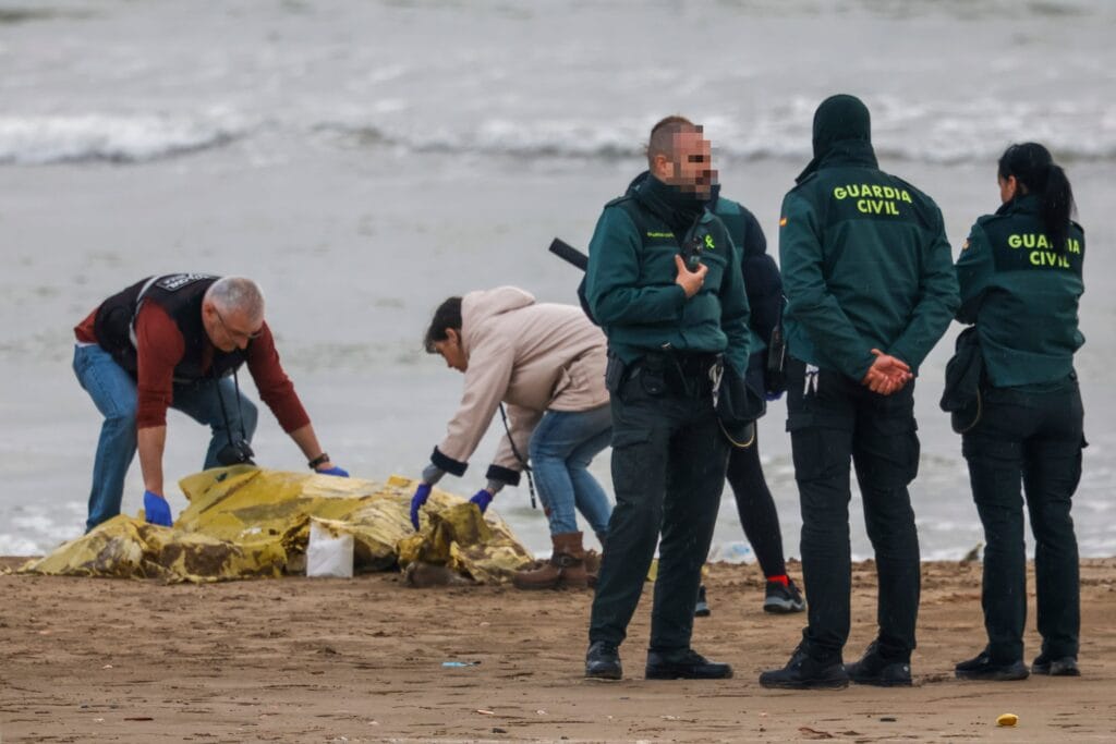 Localizan en una playa de Melilla un cadáver arrastrado por el temporal