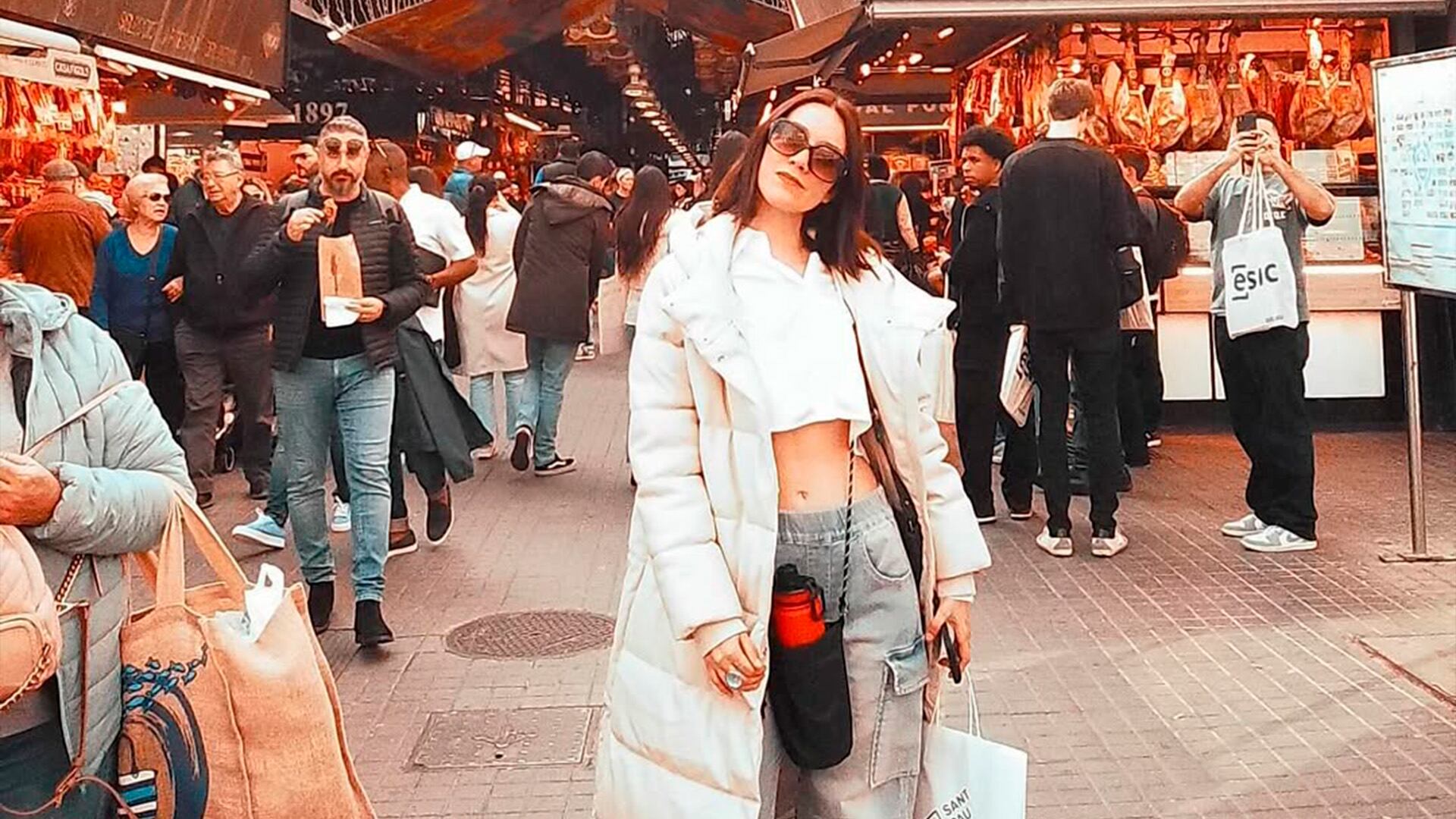 La joven violinista ha levantado la controversia por su relación laboral con Nodal.   Crédito: ig/esmeralda_canape