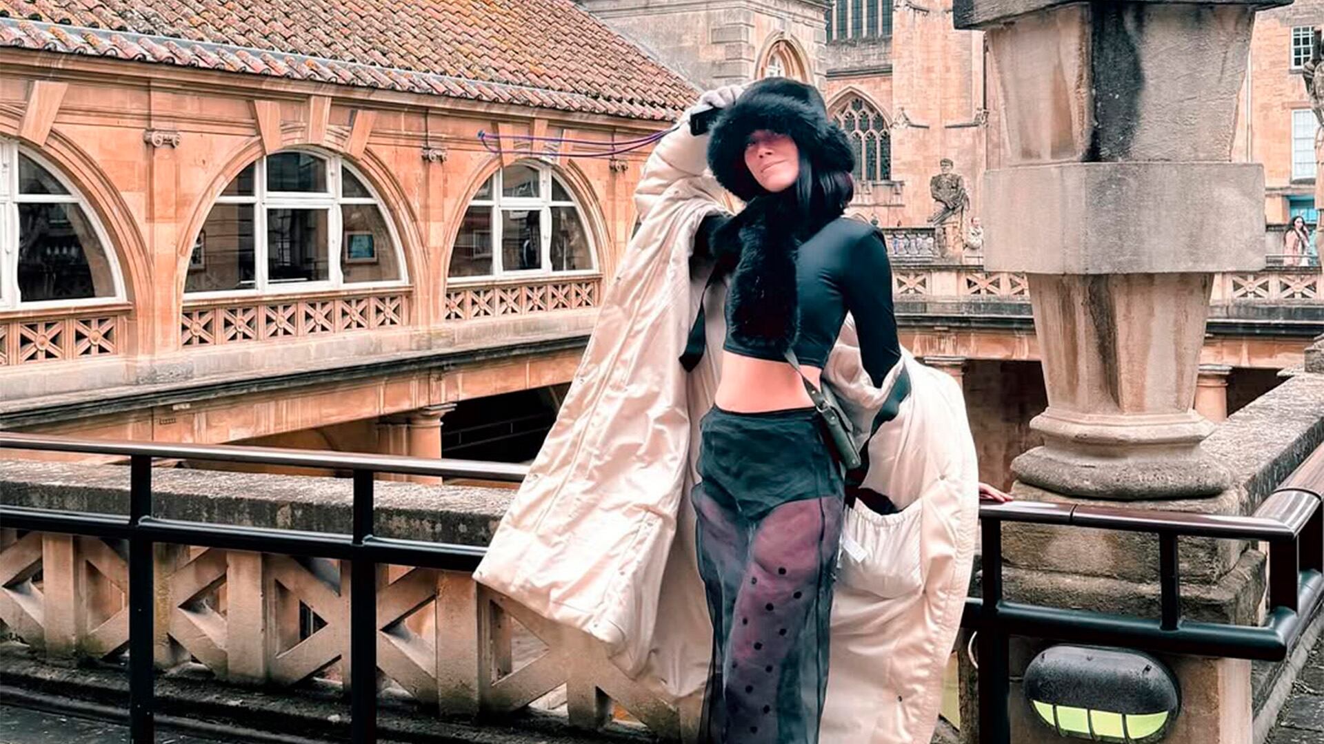 La joven violinista ha levantado la controversia por su relación laboral con Nodal.   Crédito: ig/esmeralda_canape