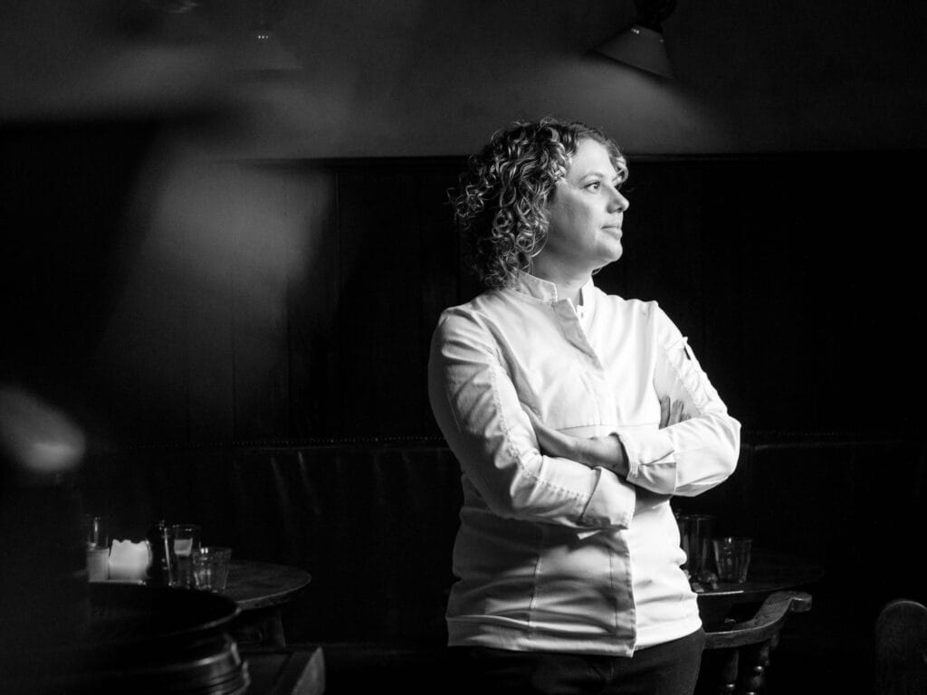 Sally Abé, chef: “El trabajo de cocinero se ha vuelto más fácil, pero sigue sin incluir a las mujeres”