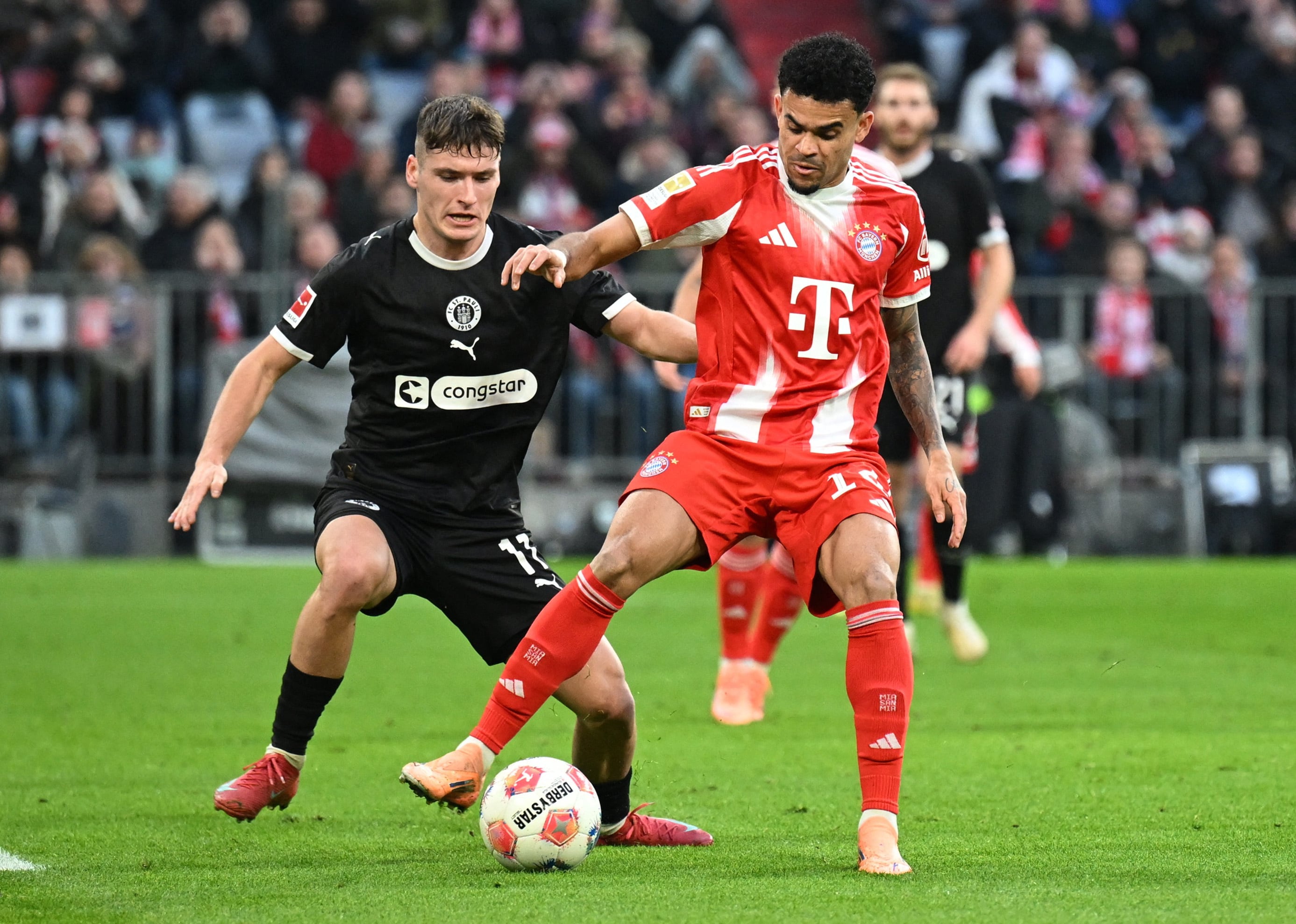 Kompany resalta el aporte estratégico y el factor de 'caos' que proporciona Luis Díaz al ataque del Bayern Múnich - crédito Angelika Warmuth/REUTERS