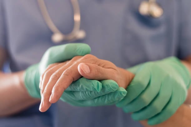 El tema pone en una balanza el respeto a la autonomía de los pacientes con la ética del personal de salud. Foto: (iStock)