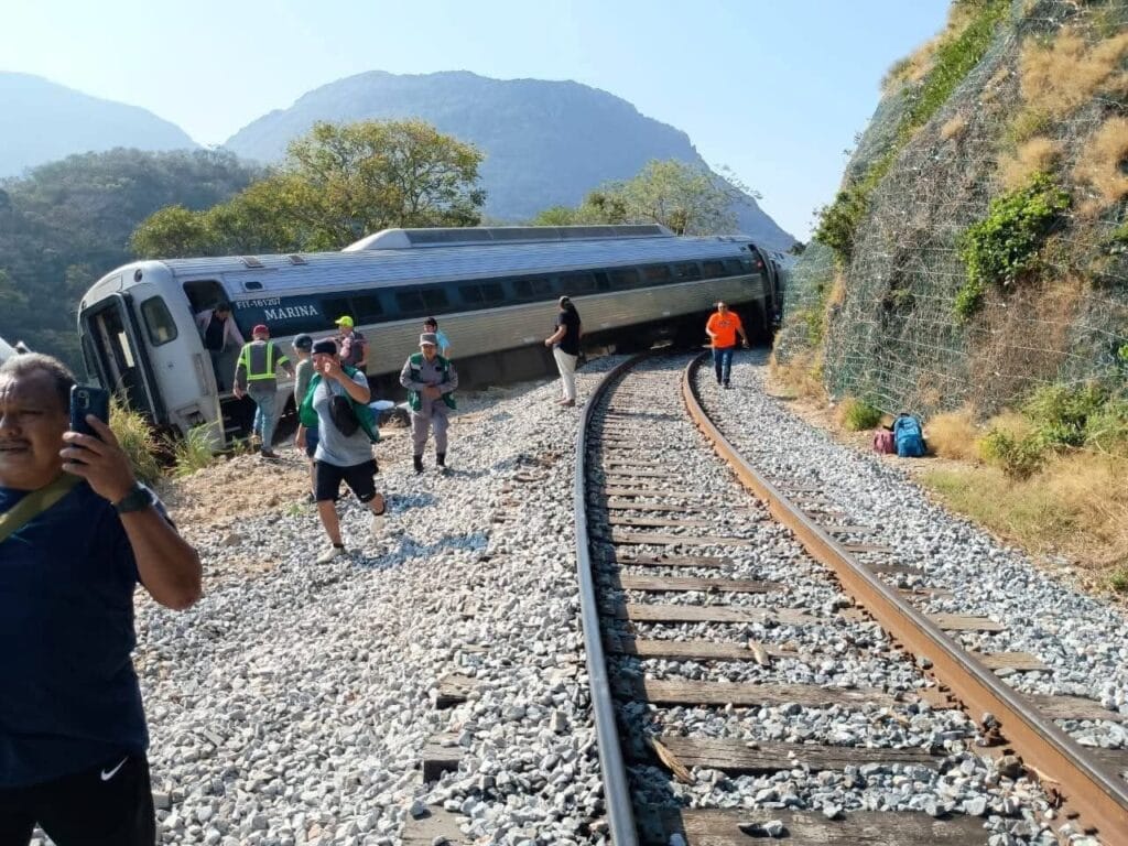 El Tren Interoceánico descarrila en Oaxaca con más de 200 pasajeros a bordo