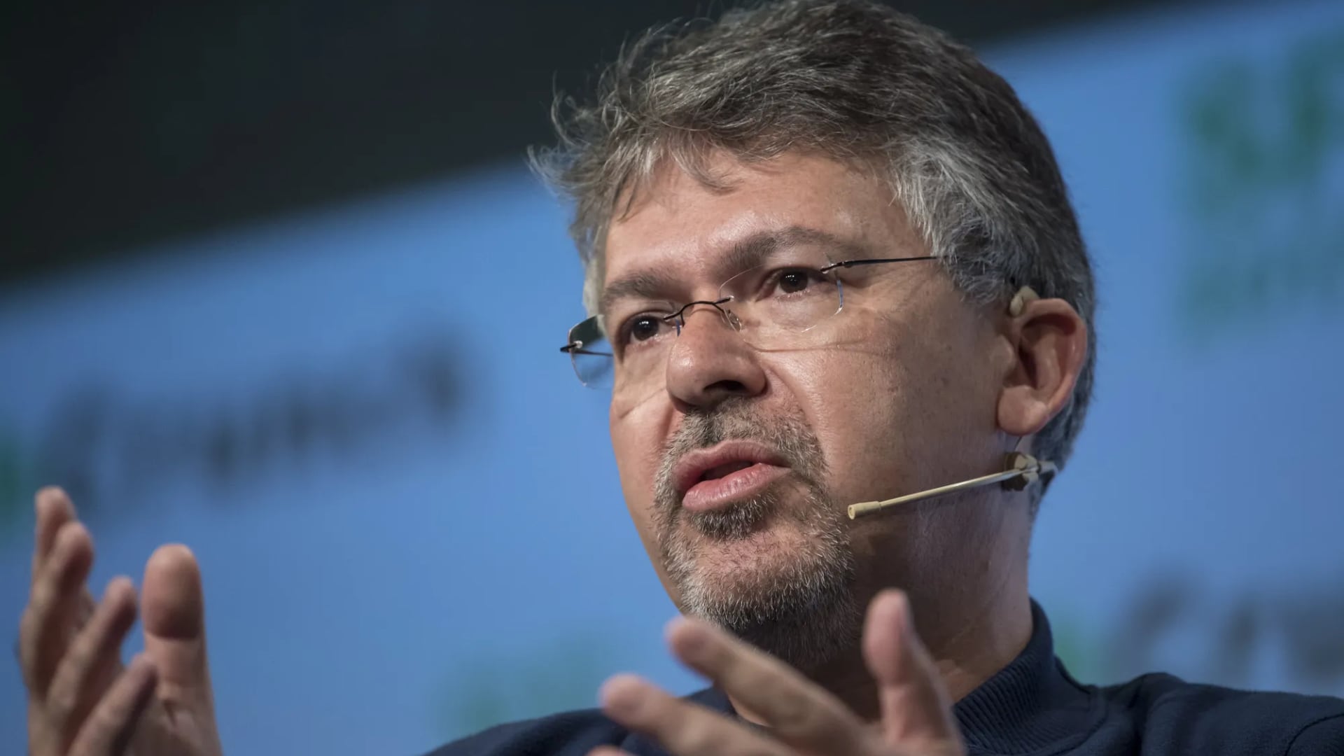 La salida de John Giannandrea marca un cambio clave en la estrategia de inteligencia artificial de Apple (Bloomberg)