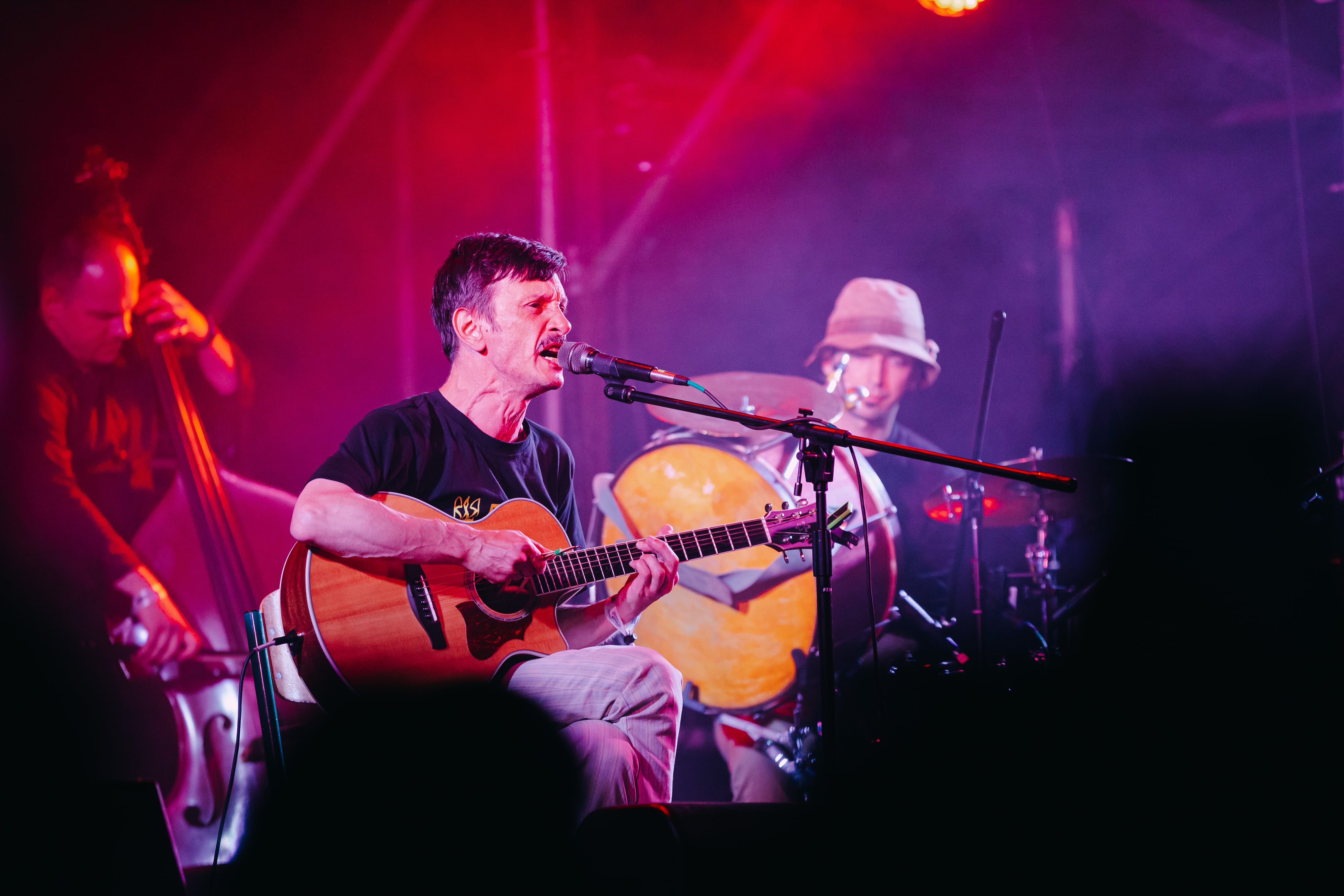 Marian Pirozhok durante un concierto de Pyirig i Batig en 2024.