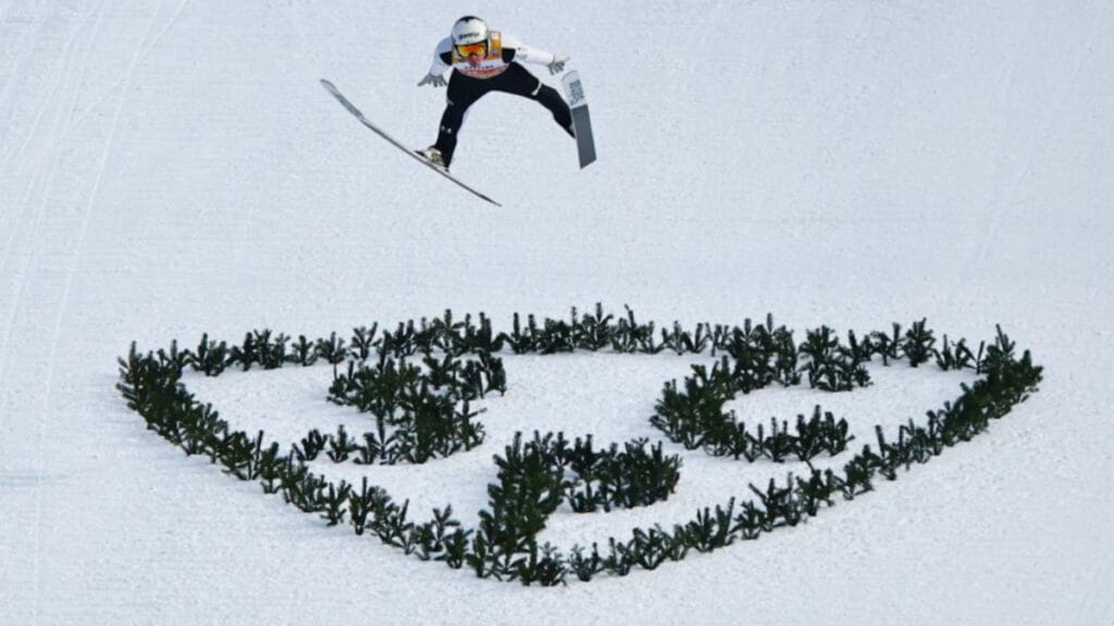 Prevc gana la prueba de Año Nuevo y consolida su liderato del Cuatro Trampolines