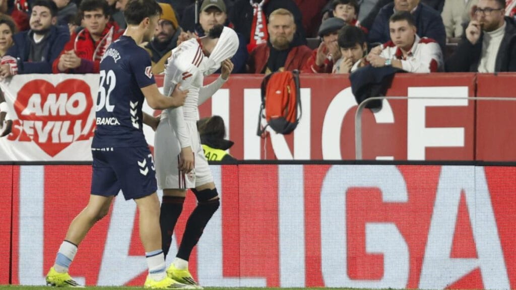 Vargas, entre lágrimas, recae de su lesión