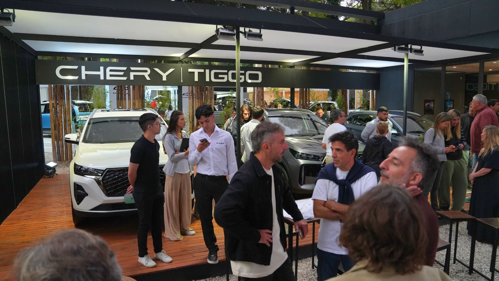 El stand de Chery en Cariló exhibe la nueva generación de SUV TIGGO para el público argentino (Jaime Romano) 