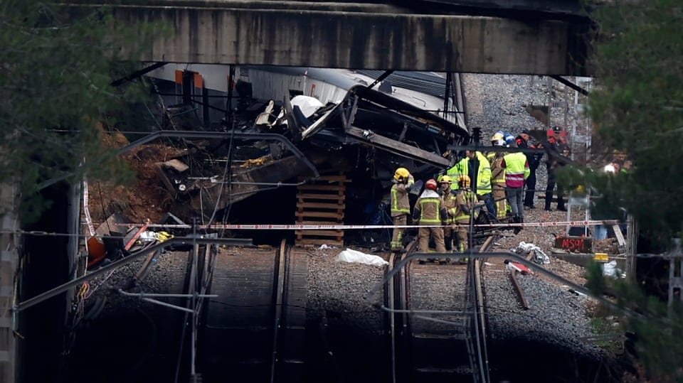 El tren de la línea 4 de Rodalies siniestrado, este miércoles en Gelida (Barcelona).