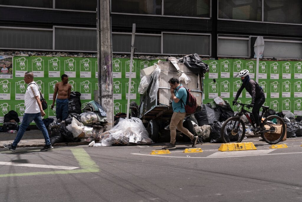 Calles con basura, en Bogotá, el 13 de septiembre de 2024.