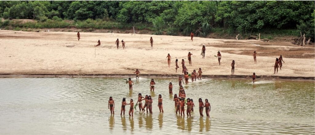 Imágenes inéditas de la tribu Mashco Piro reabren el debate sobre pueblos aislados