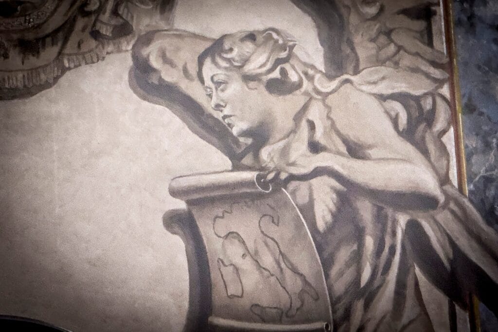 Meloni convertida en angelito: restauran una iglesia en Roma y pintan un querubín con la cara de la primera ministra