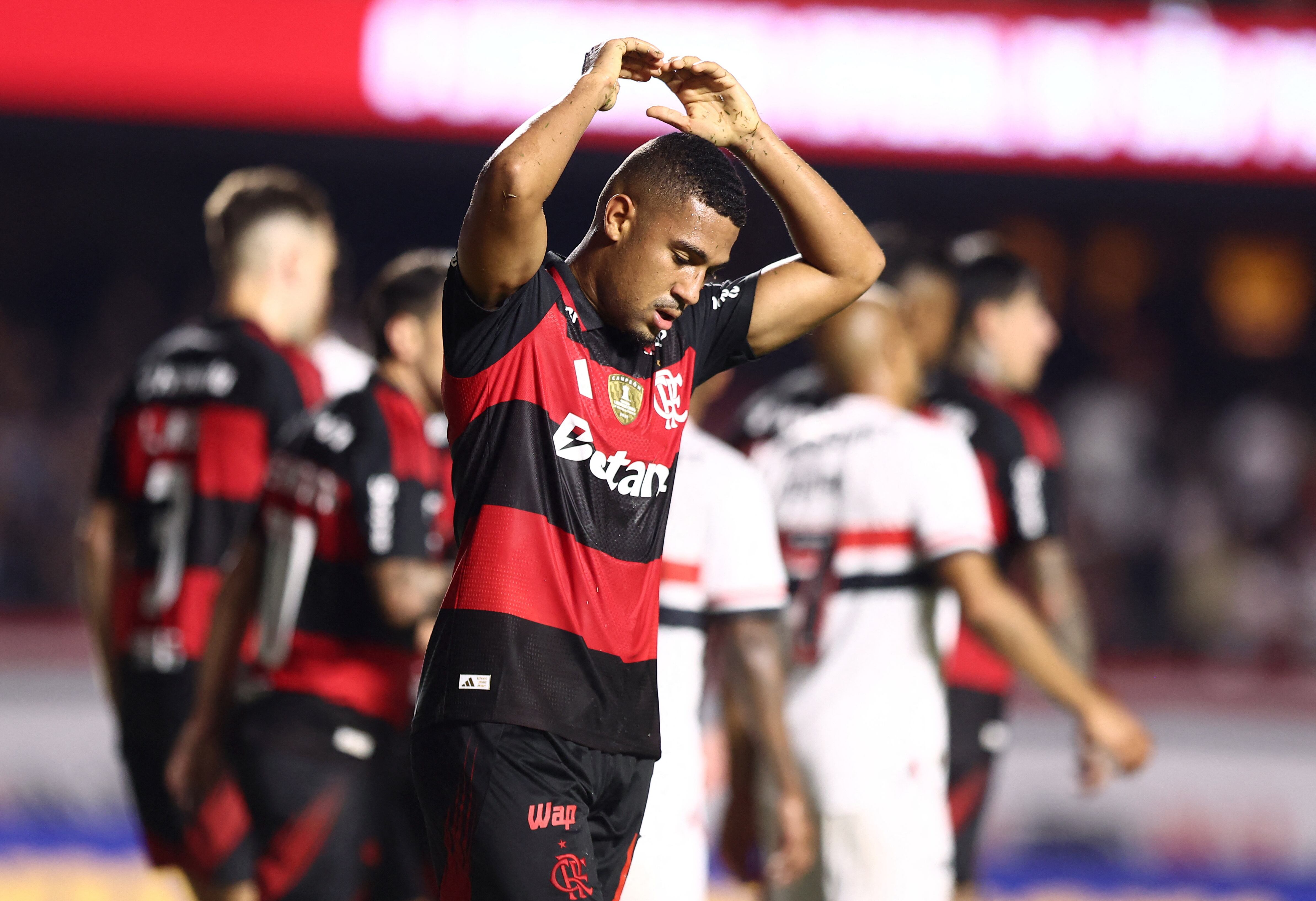 El vigente campeón de Brasil se vio sorprendido y perdió en el estadio Morumbí - crédito Jean Carniel / REUTERS