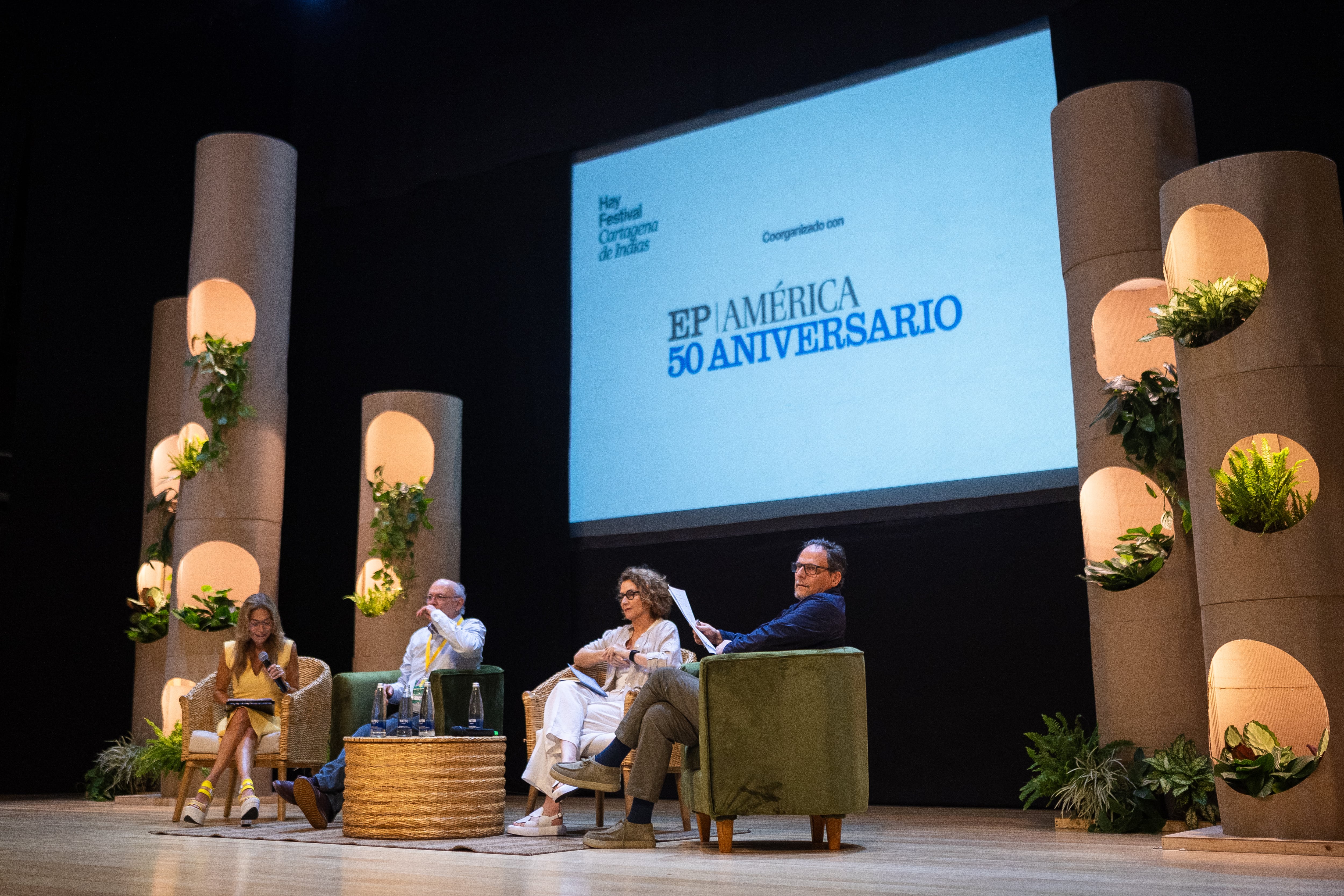 Conversación entre Diana Calderón, Carlos Chamorro, Denise Maerker y Jan Martínez.