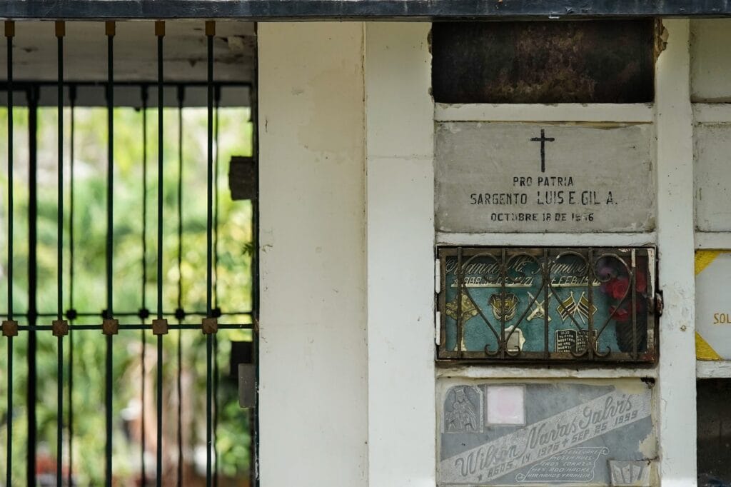 Restos con el ADN borrado y gestiones diplomáticas con dos países: la historia oculta del hallazgo del cuerpo del cura guerrillero Camilo Torres