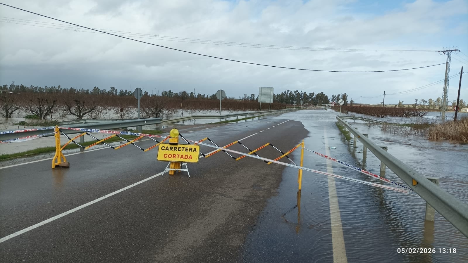 Carretera BA-162 cortada al tráfico por las fuertes lluvias (DIPUTACIÓN DE BADAJOZ)