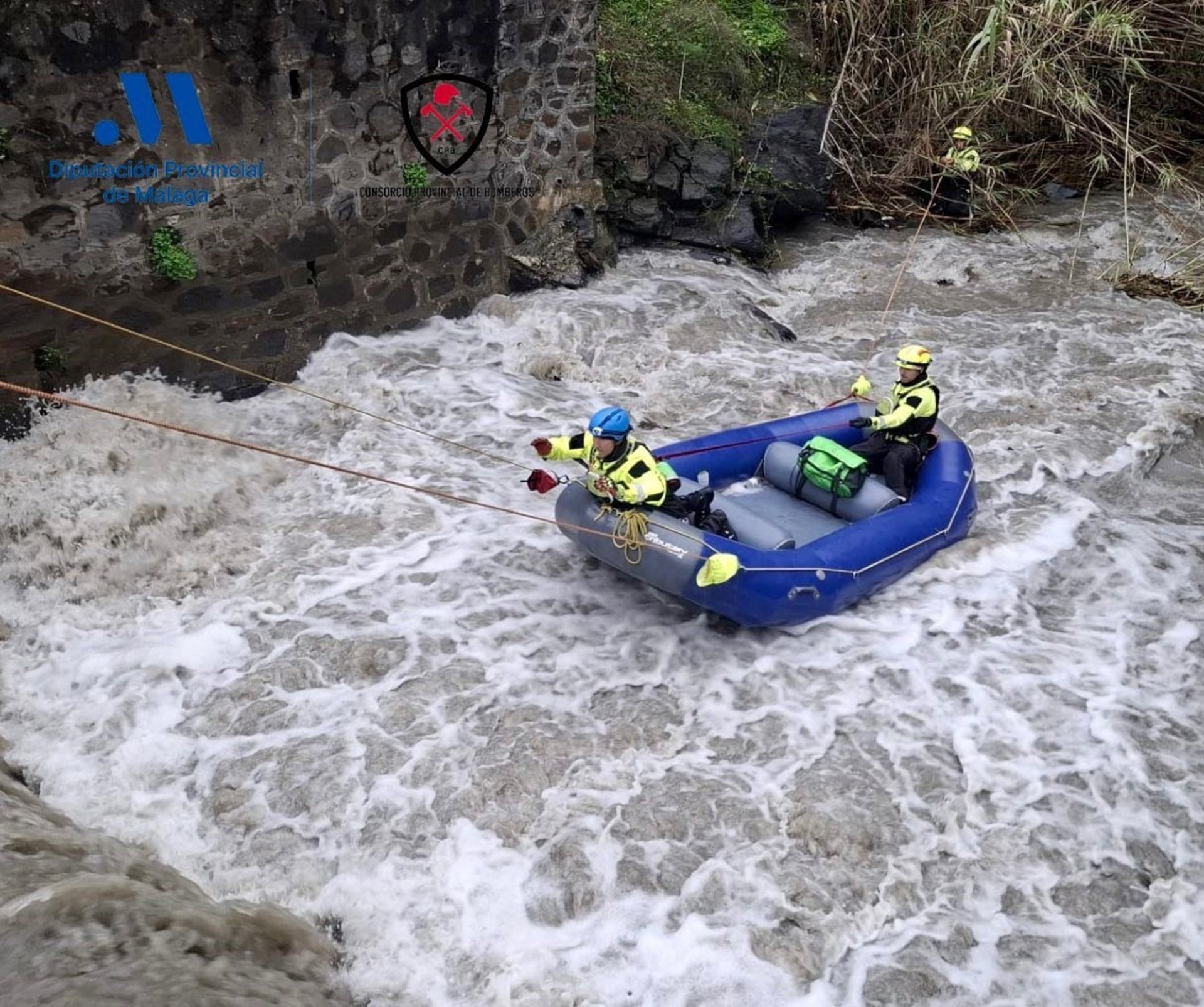 06/02/2026 Hallan un cadáver en la zona donde se buscaba a una mujer desaparecida tras caer al río Turvilla.Un cadáver de una mujer ha sido hallado en la zona donde este pasado miércoles desapareció y se buscaba a una mujer tras caer al río Turvilla, cuando intentaba rescatar del agua a su perro, a su paso por el municipio malagueño de Sayalonga, en la comarca de la Axarquía.POLITICA ANDALUCÍA ESPAÑA EUROPA MÁLAGA
CPB