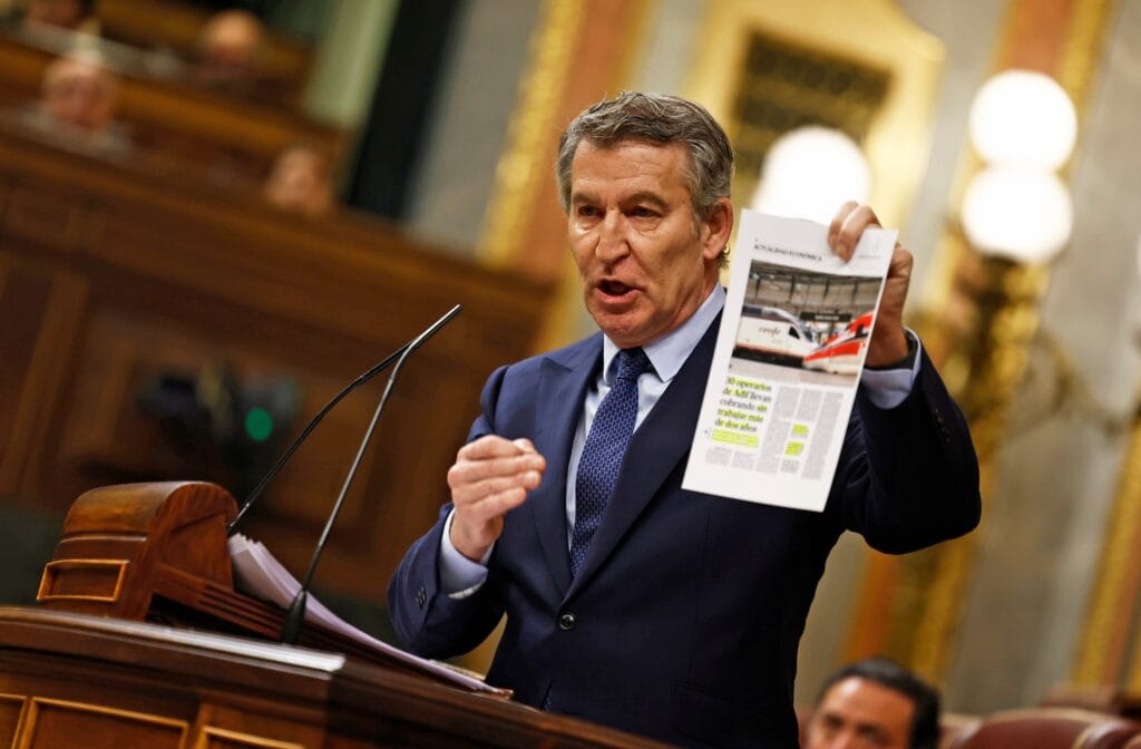 El líder del PP, Alberto Núñez Feijóo, este miércoles en el pleno del Congreso.