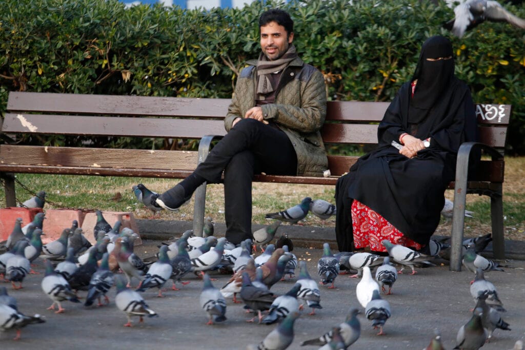Una mujer con burka en Barcelona.