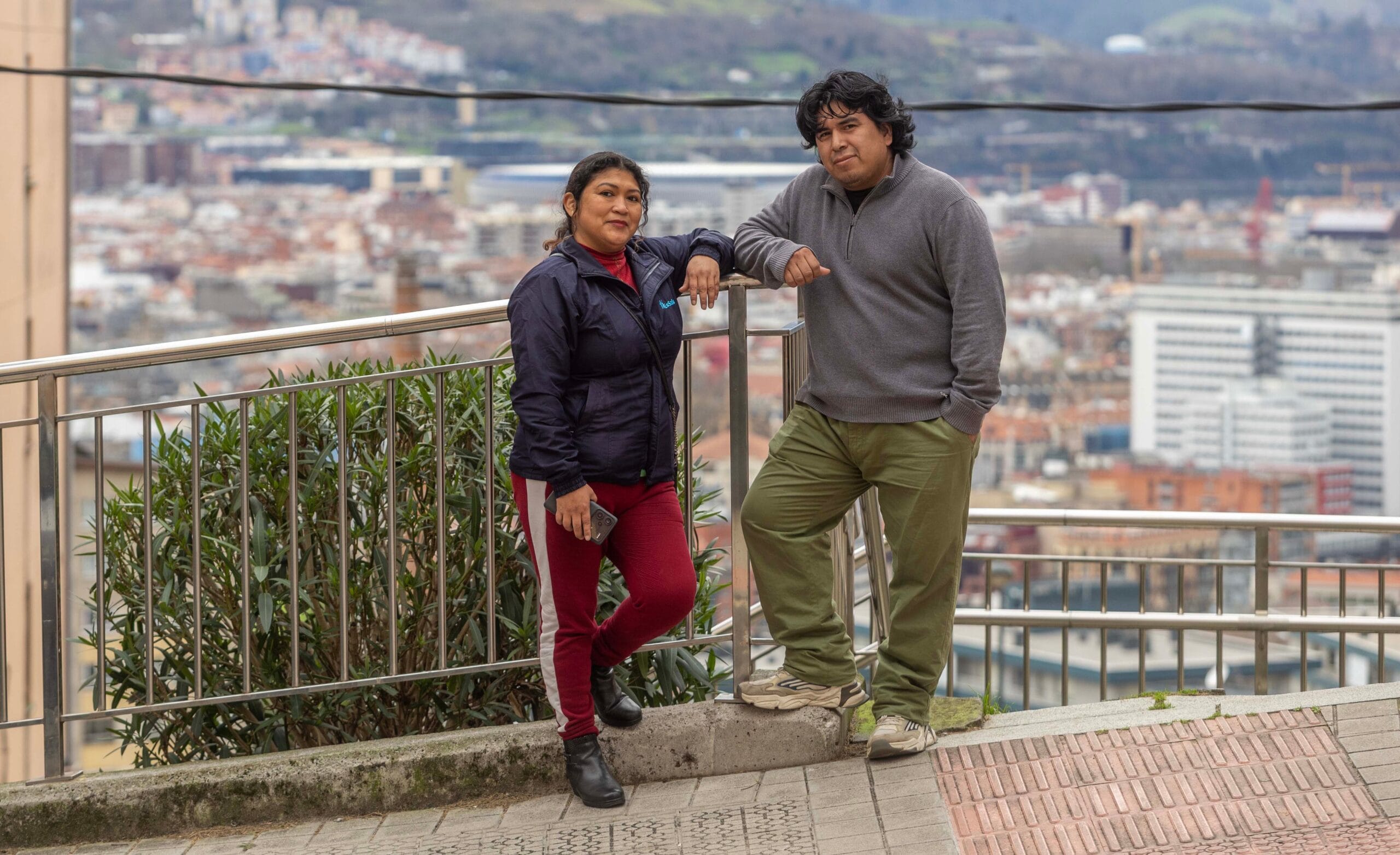 Omar Enrique junto a su esposa Ericka Camargo, en Bilbao.