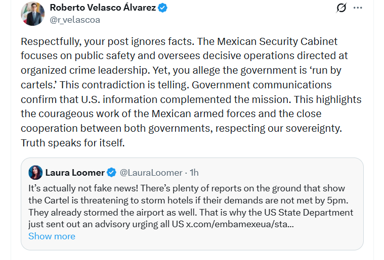 Roberto Velasco Álvarez, funcionario mexicano, responde en un tuit defendiendo las acciones del Gabinete de Seguridad de México contra el crimen organizado y la cooperación con Estados Unidos, tras alegaciones de control de carteles.