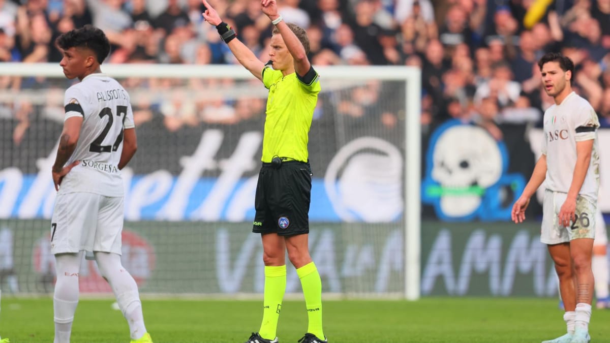 Apuñala a su marido al confundir sus insultos al VAR del Atalanta-Nápoles con ataques hacia ella