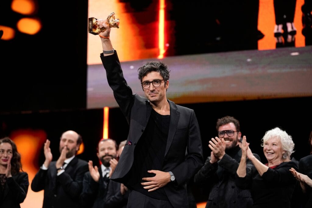 El drama turco ‘Gelbe Briefe’, sobre la persecución política en el país, gana el Oso de Oro de la Berlinale 2026