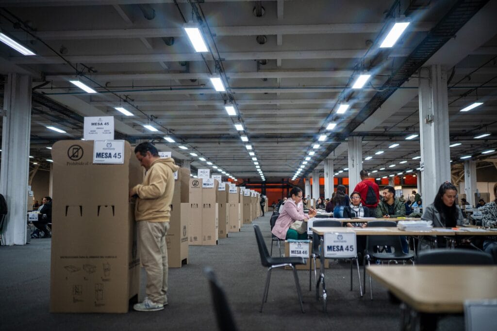 Jornadaa de votación para la consulta popular del Pacto Histórico, en Bogotá, el 26 de octubre de 2025.