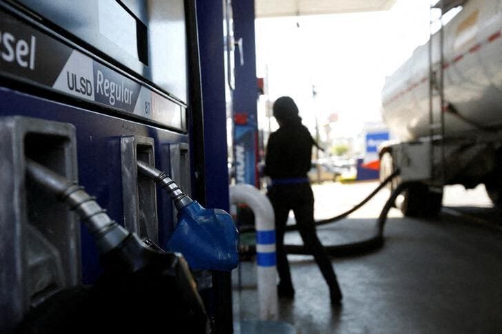 Panamá importa el 100% de los combustibles que consume, por lo que su mercado interno es altamente sensible a las variaciones del petróleo internacional. REUTERS/Fernando Carranza