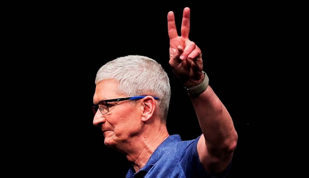 Tim Cook, en el 50 aniversario de Apple: “Esto va por quienes abrazan la locura”