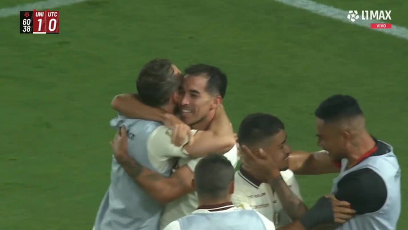 Golazo de Lisandro Alzugaray con enorme técnica tras pase de José Carabalí en Universitario vs UTC por Liga 1 2026