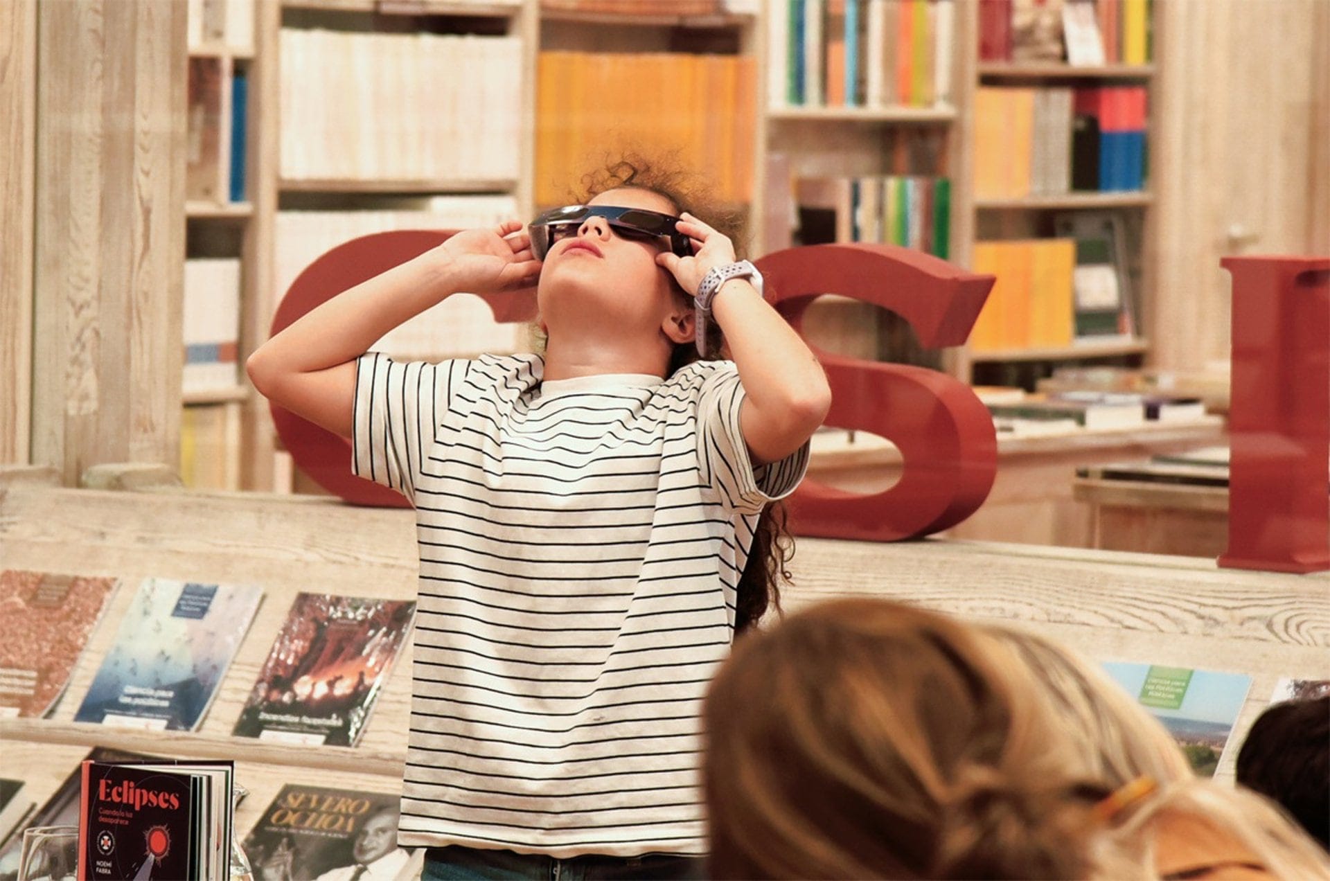 Un libro del CSIC explica de manera "sencilla y rigurosa" todo lo que ocurre durante los eclipses solares y lunares