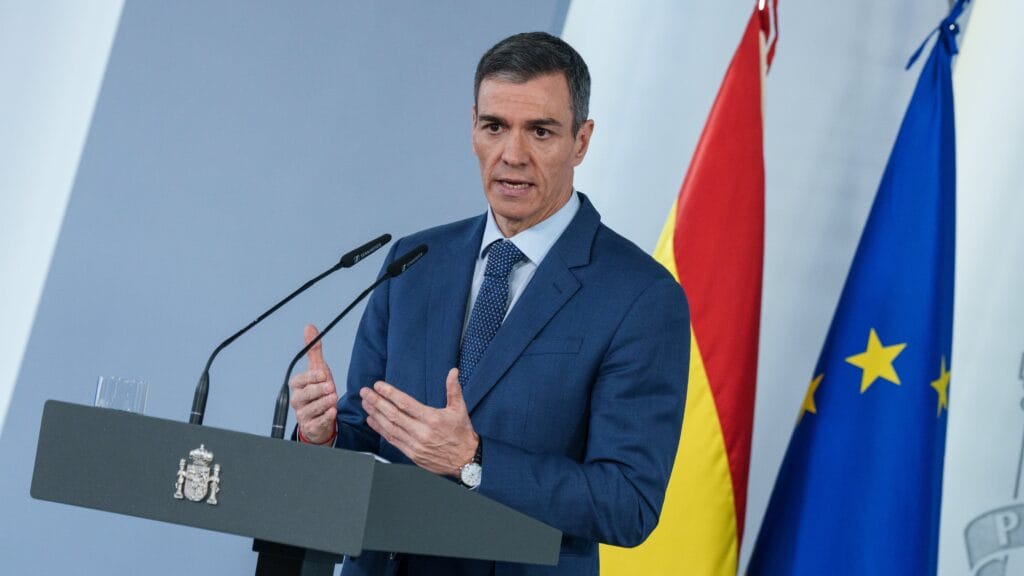 Asociaciones de consumidores y patronales ven insuficientes las medidas del Gobierno para combatir la subida de precios