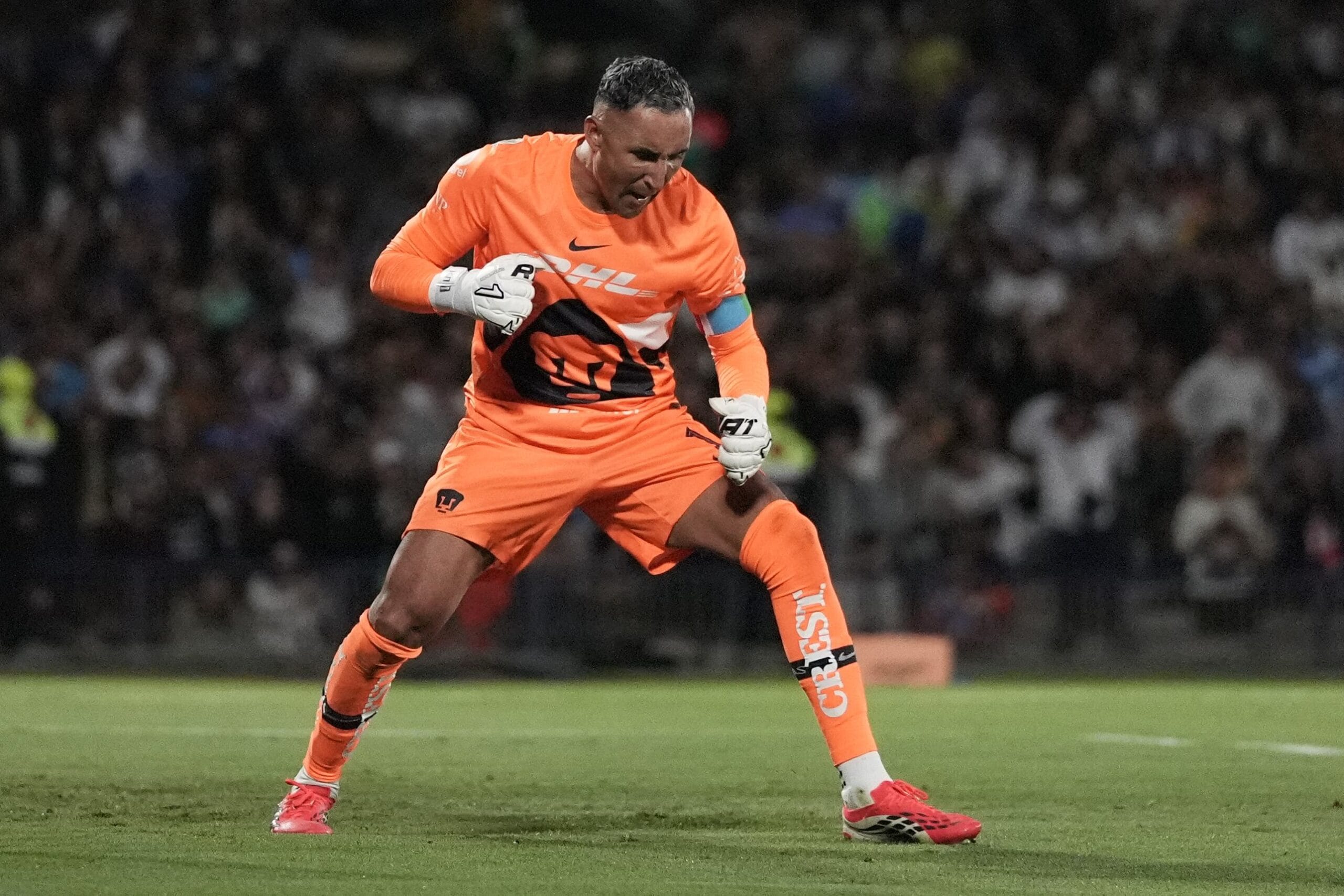 El club Pumas UNAM anunció la renovación de contrato por un año más con Keylor Navas, quien continuará en el equipo hasta 2027. (AP Foto/Eduardo Verdugo)