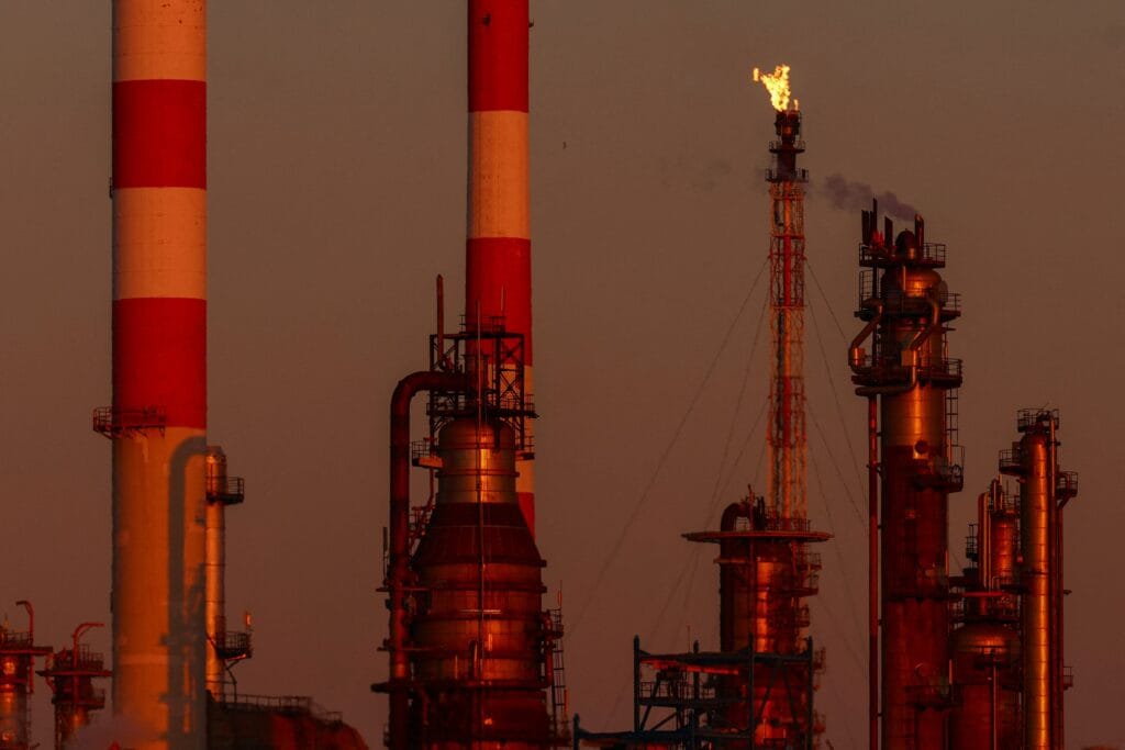 La AIE advirtió que la economía mundial se encuentra bajo una “grave amenaza” por la crisis energética causada por la guerra en Irán (REUTERS)