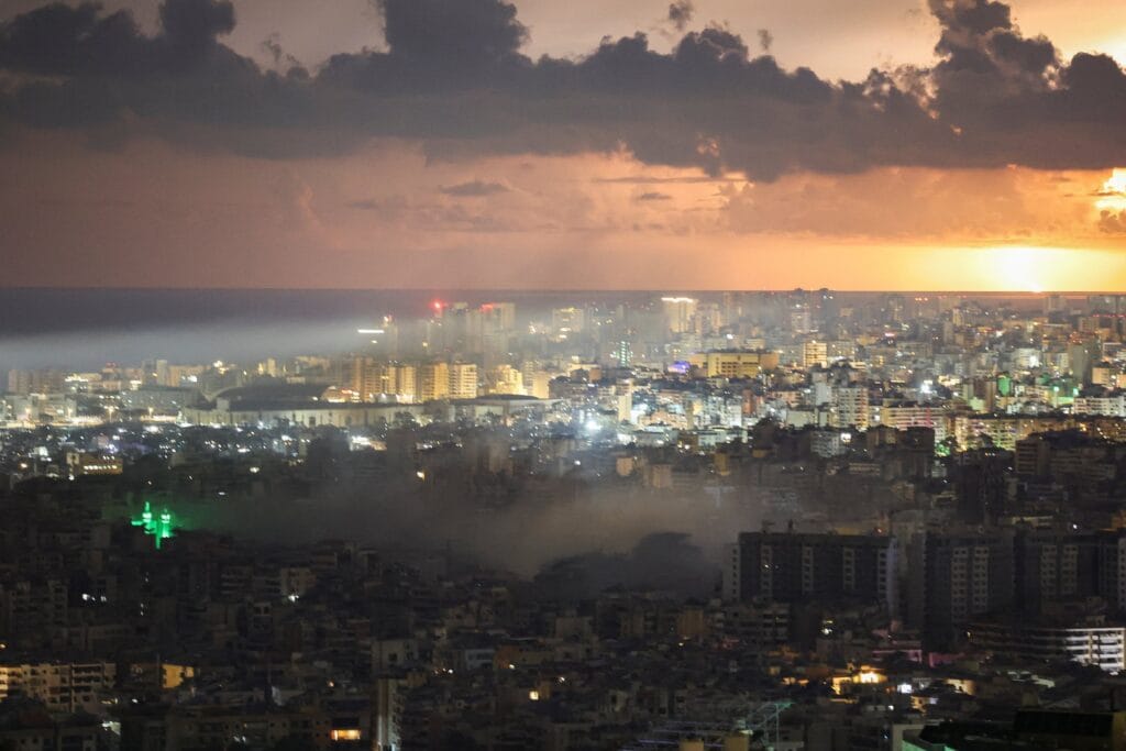 Última hora del ataque de Estados Unidos e Israel contra Irán, en directo | Irán niega un acuerdo con Trump y advierte de que el petróleo seguirá alto