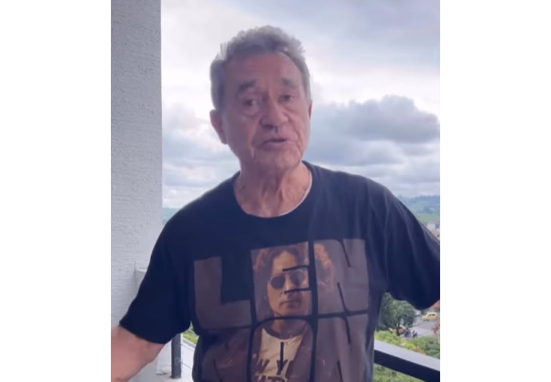 Lehder devolvió la estatua de John Lennon a la Posada Alemana - crédito @CarlosLehder/Instagram