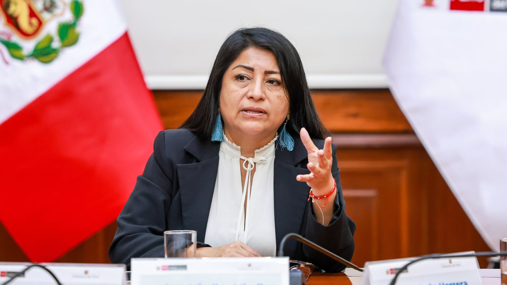 Premier Denisse Miralles enfrenta rechazo en el Congreso antes del voto de confianza